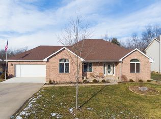 1101 Wakefield Dr, Heyworth, IL 61745