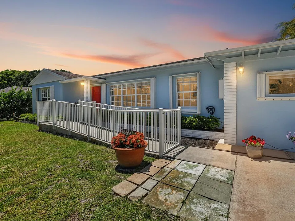 277 NW 3rd Ct