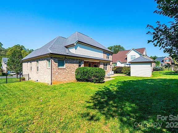 5th image of 1915 Waterbury Ct