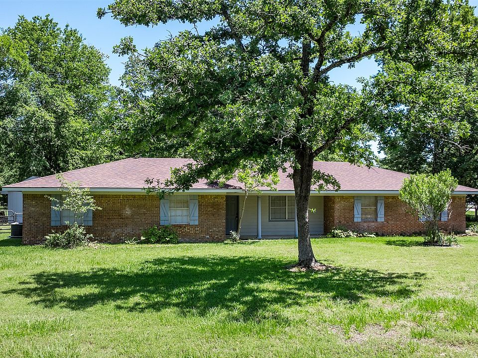 1st image of 1 Oakridge Cir