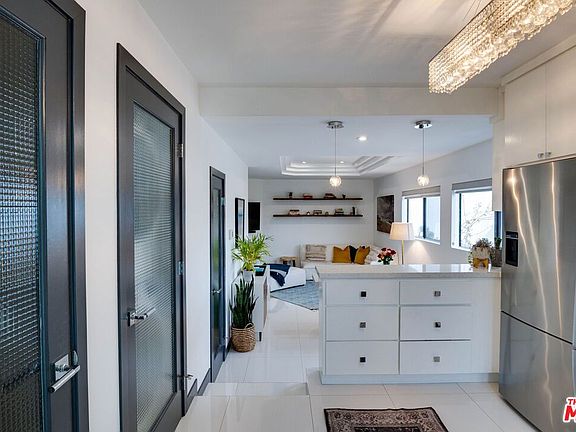 3rd image of 2500 Abbot Kinney Blvd APT 24
