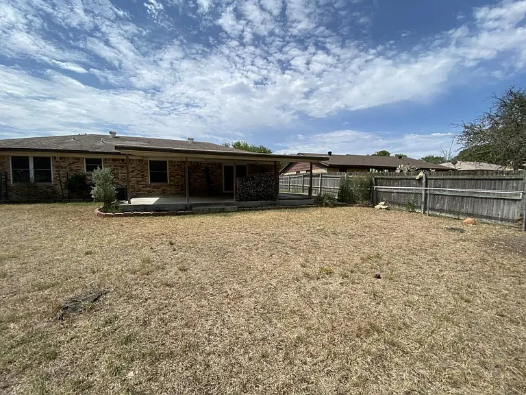 1122 Rhonda Lee St — Photo 30