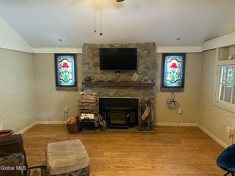 5th image of 531 Sullivan Way