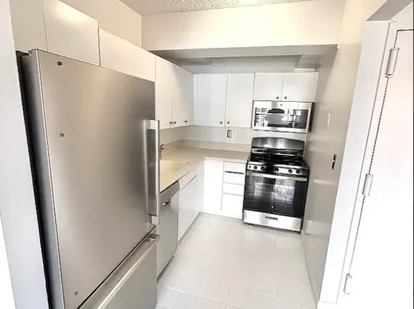 343 West 51st Street image 3 of 16