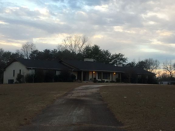 3rd image of 225 Lincoln Dr