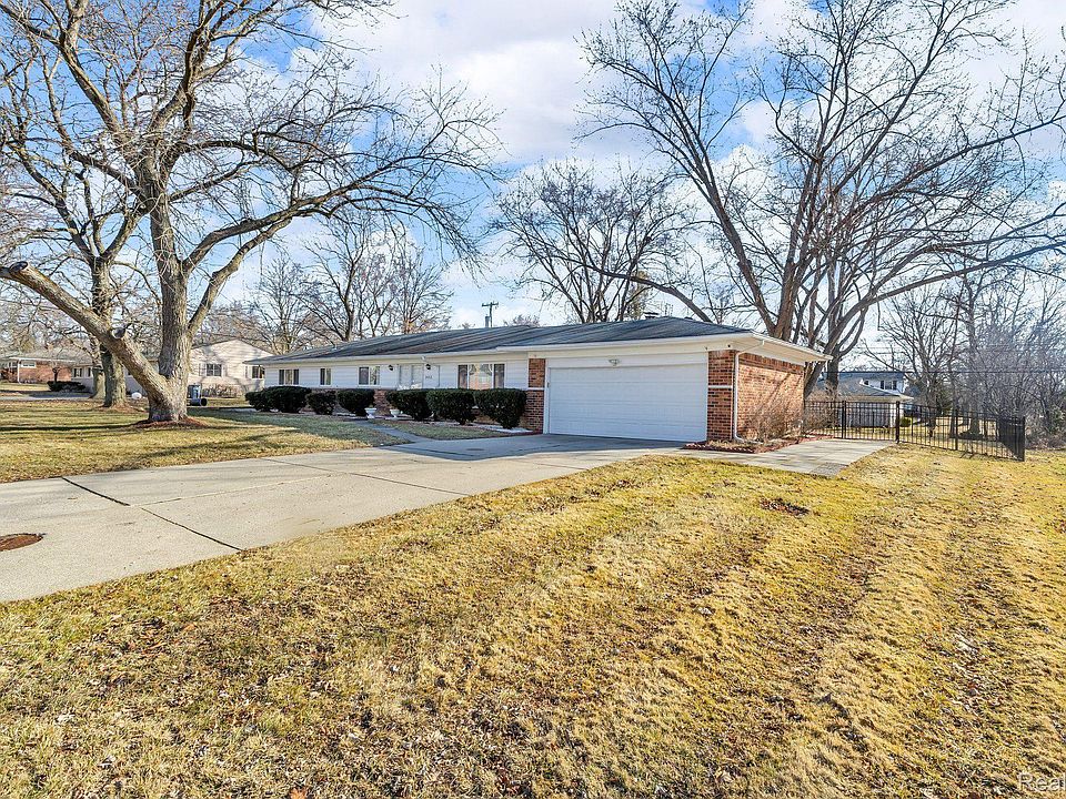 1st image of 2653 Berry Dr