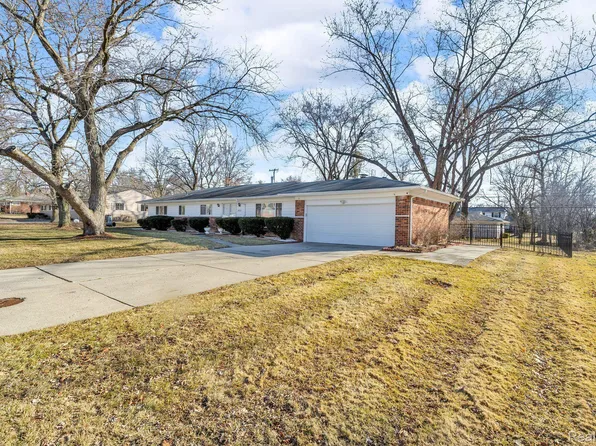 2653 Berry Dr, Bloomfield Hills, MI 48304