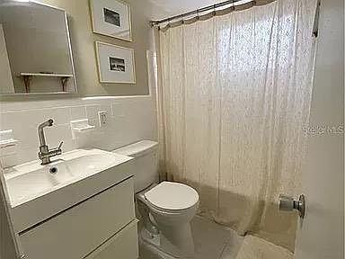 3rd image of 626 12th Ave NE APT 4