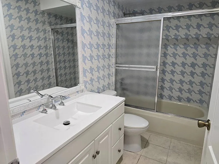 2511 N Orangewood St — Photo 17