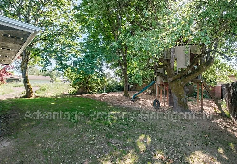 2190 SE Marion St — Photo 44