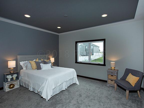 4th image of 2445 Harbor Ln W