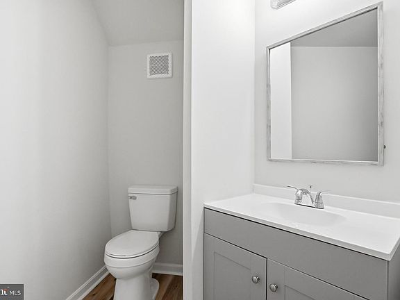 5th image of 7546 Emerald Dr