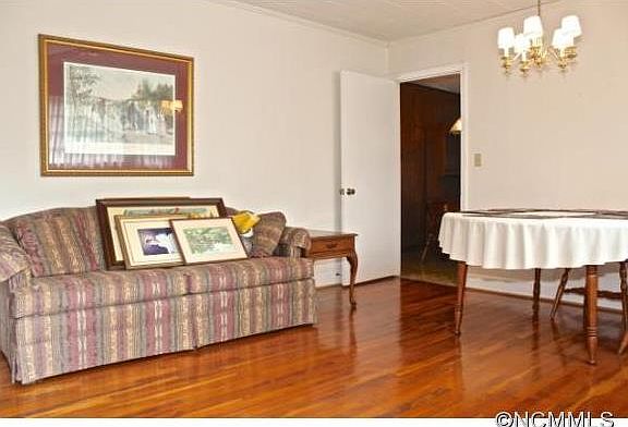 5th image of 127 King St