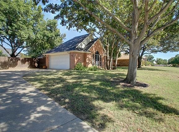 4th image of 34 Crestwood Dr