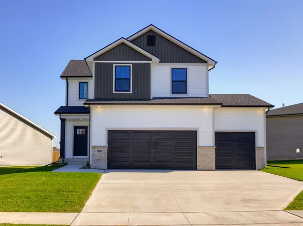 16619 Walnut Meadows Dr, Urbandale, IA 50323