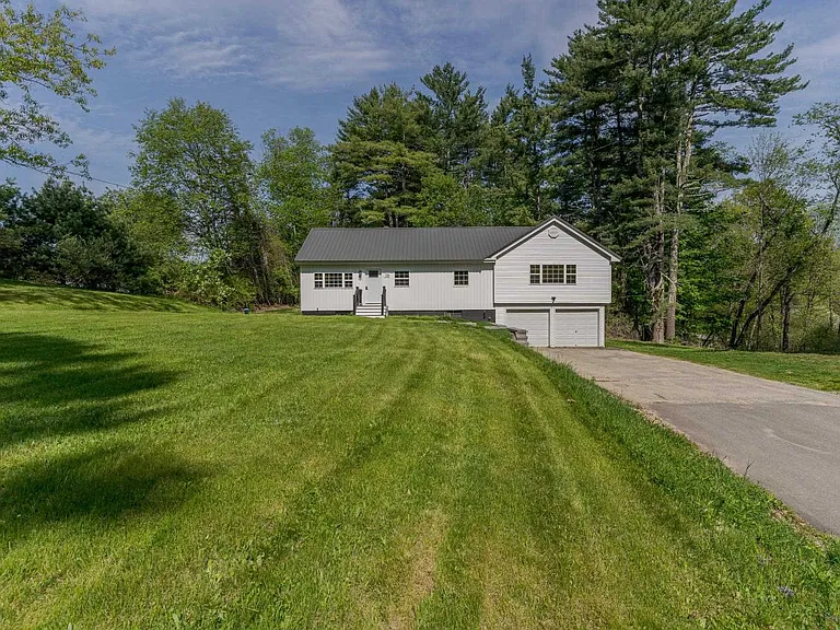 126 Watson Rd — Photo 2