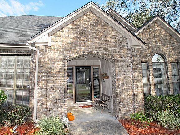 2nd image of 985 Cobblestone Dr