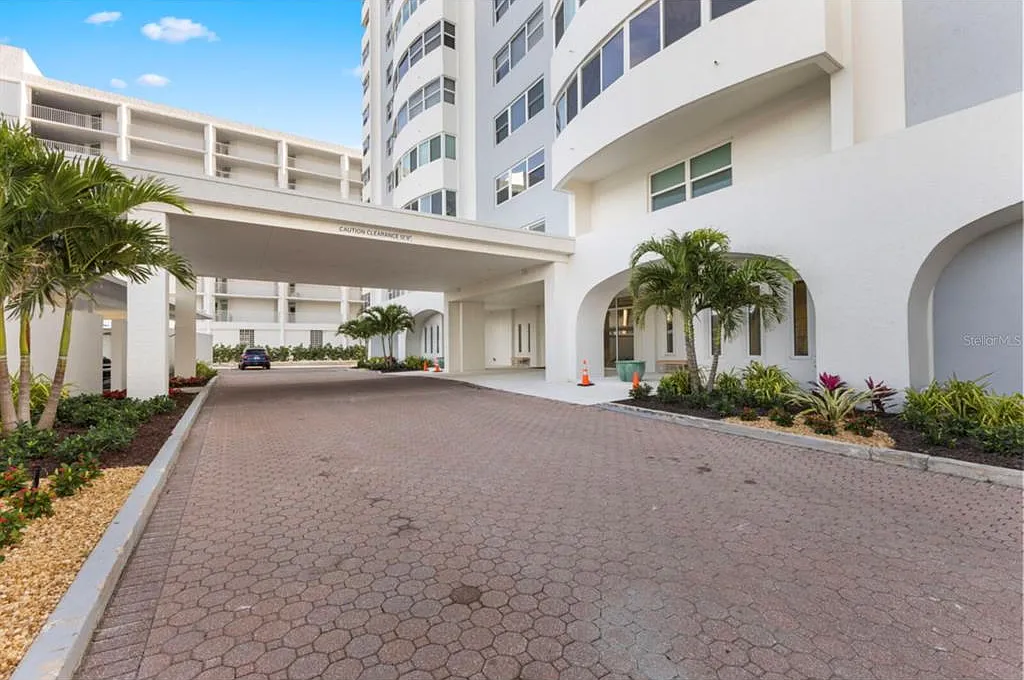 2 bed, 2.0 bath, 1403 sqft, $15,500 — Photo 4