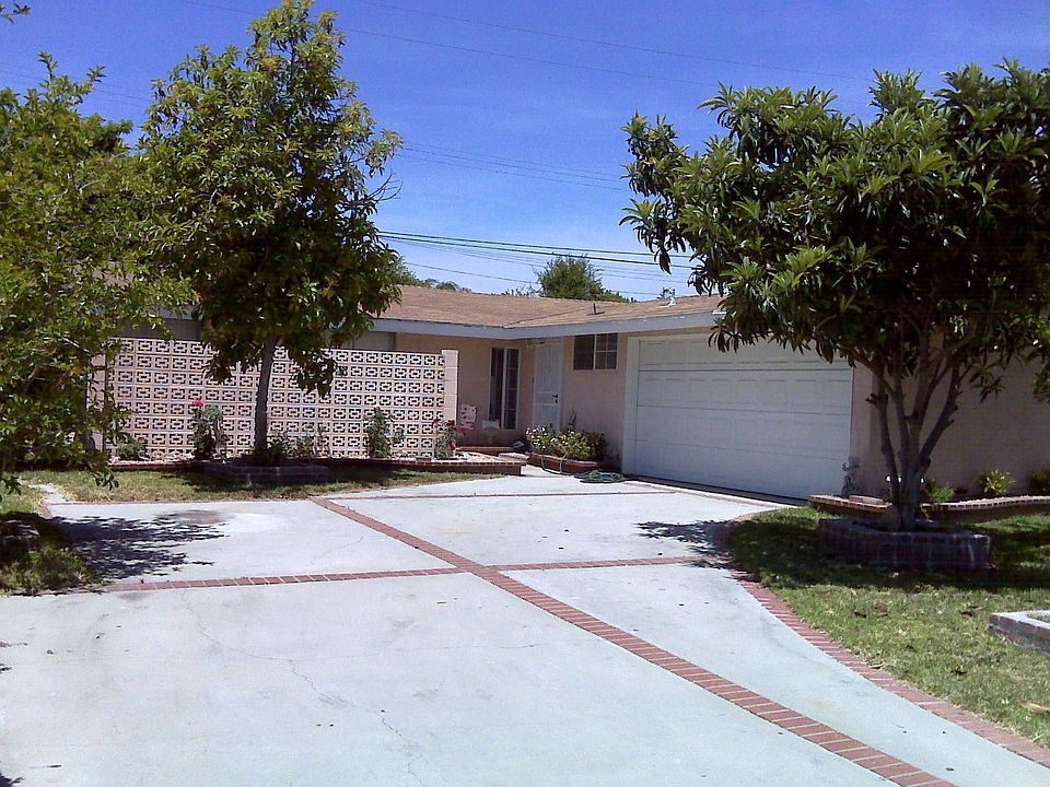 2nd image of 1055 N Laguna St