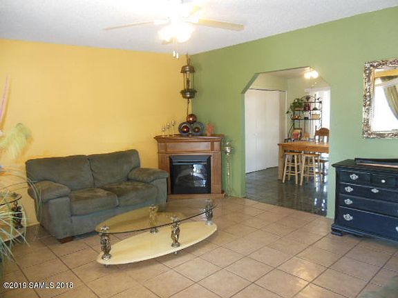 4th image of 4902 S Santa Ana Ave