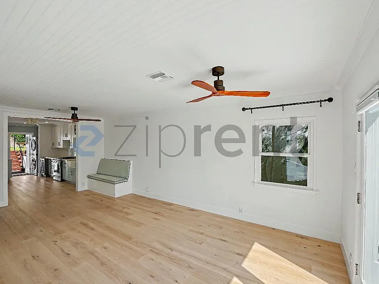 517 Sapphire St — Photo 4