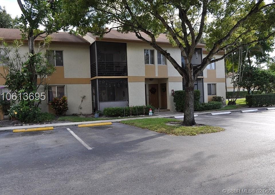 1st image of 511 Gardens Dr APT 101
