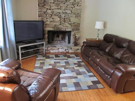 2nd image of 4 Apple Blossom Ln