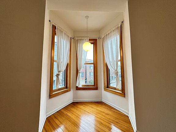 2nd image of 2118 N Damen Ave
