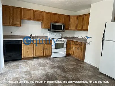 272 E Fort Union Blvd — Photo 3