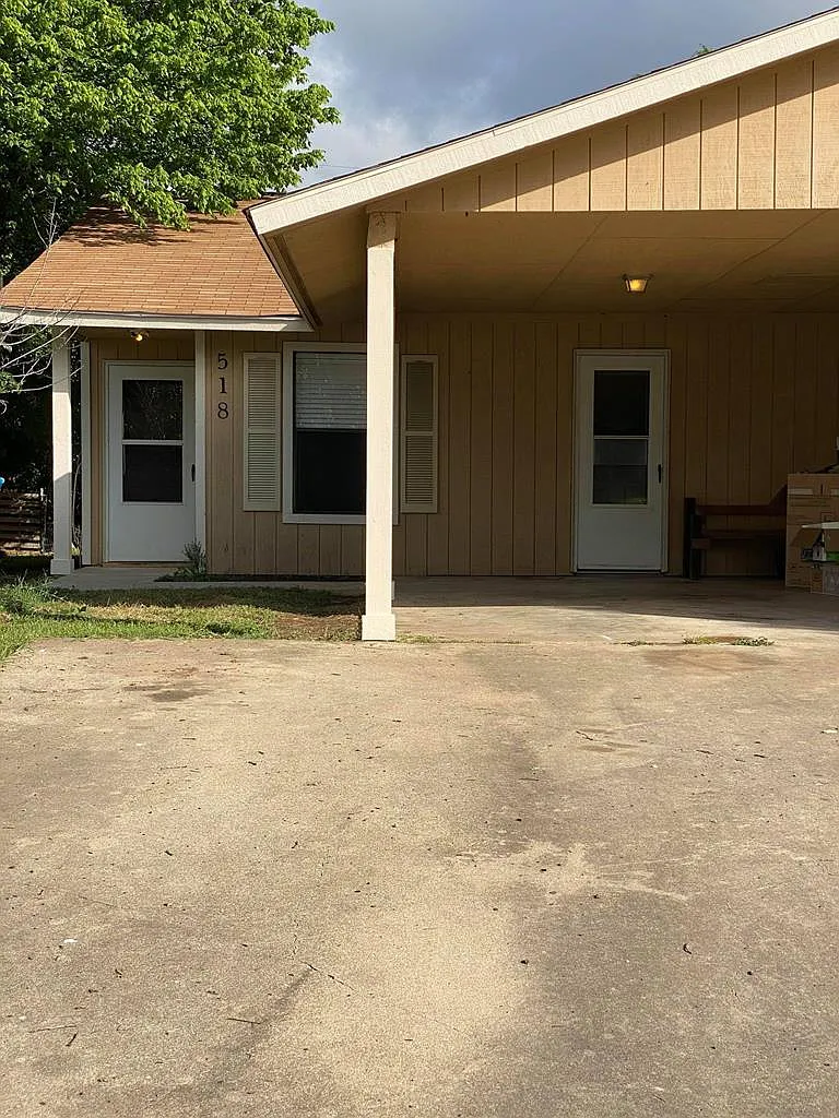 2 bed, 1.0 bath, 847 sqft, $1,350 — Photo 1