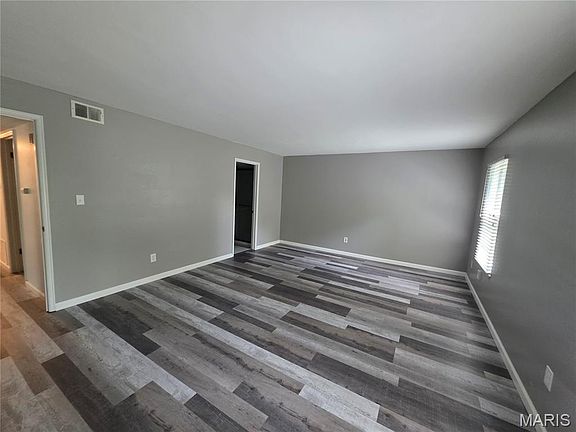 5th image of 1902 Meadowtree Ln APT 2