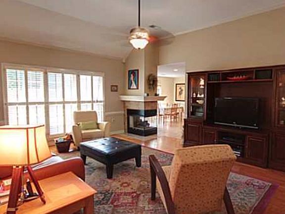 4th image of 1005 Heather Lake Dr