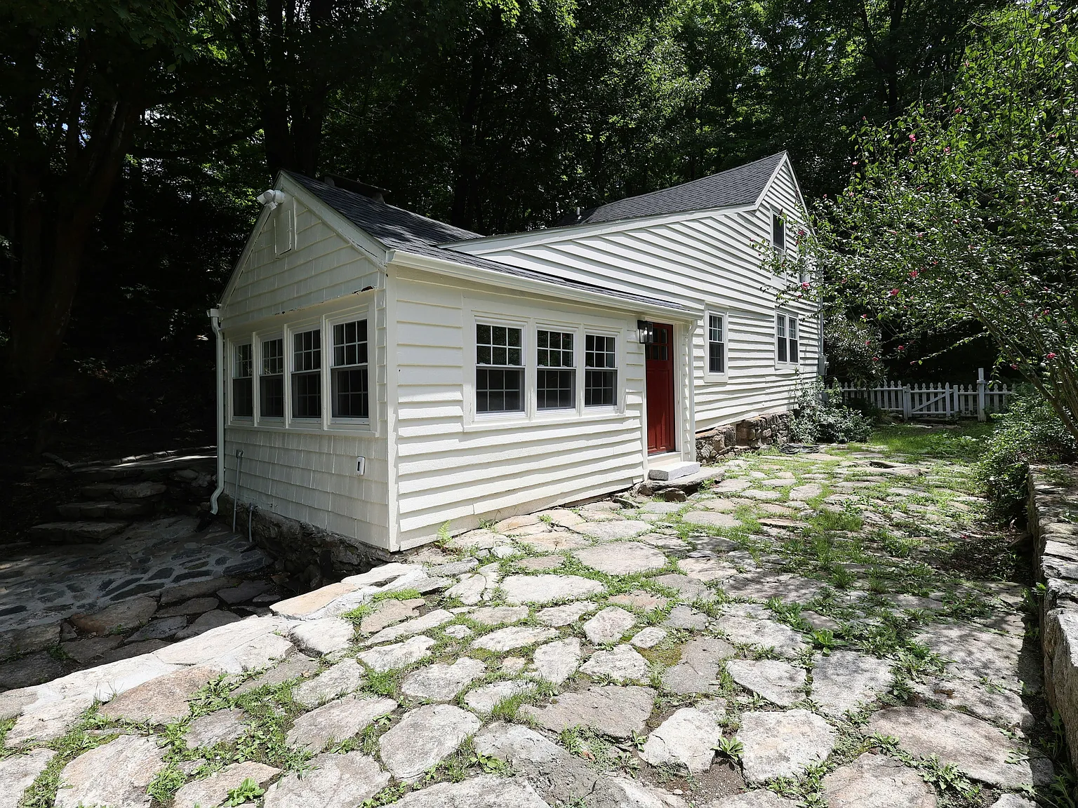 3 bed, 1250 sqft, $4,500 — Photo 2