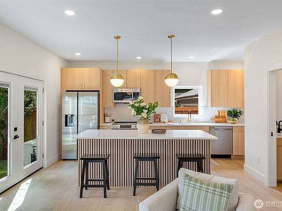 4th image of 10053 8th Avenue NW
