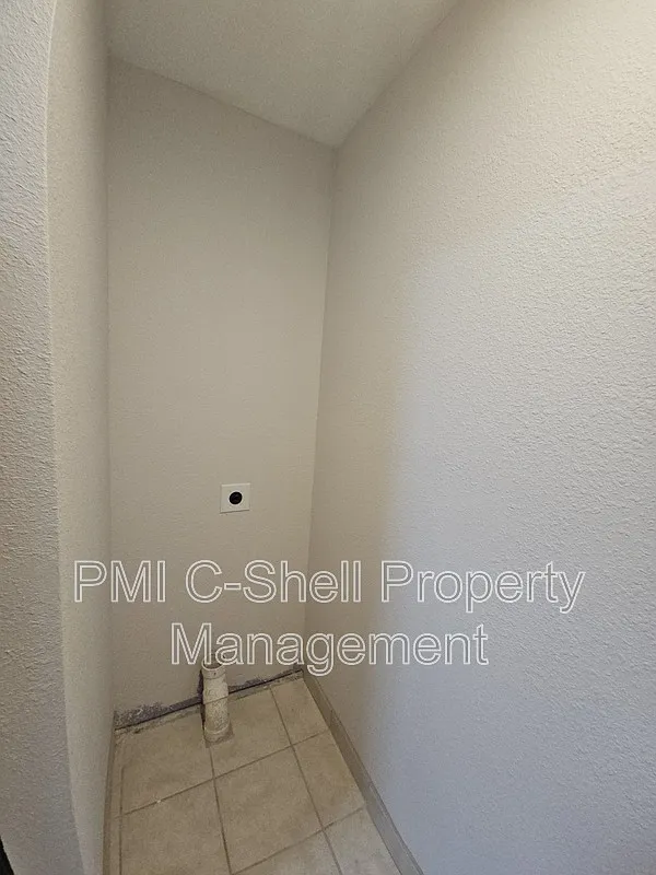 Building Photo - 3409 Green Briar Cir #2