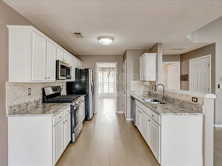2540 Alvecot Cir — Photo 41
