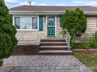 18 Westbury Rd, Iselin, NJ 08830