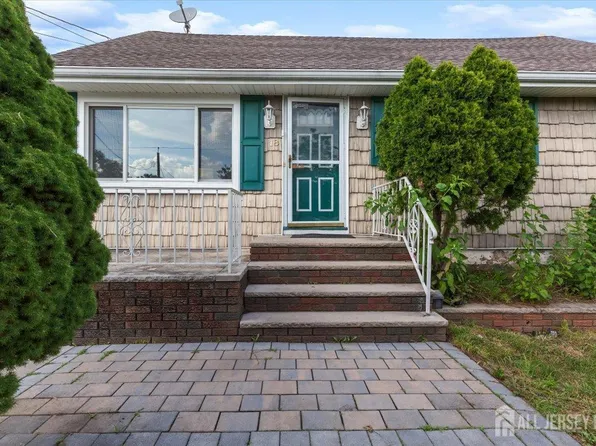 18 Westbury Rd, Iselin, NJ 08830