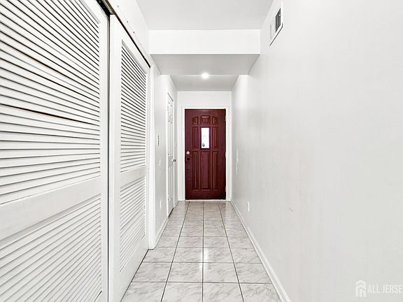 3rd image of 14 Somerset St