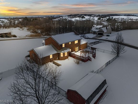 3rd image of 45990 Country Lake Dr