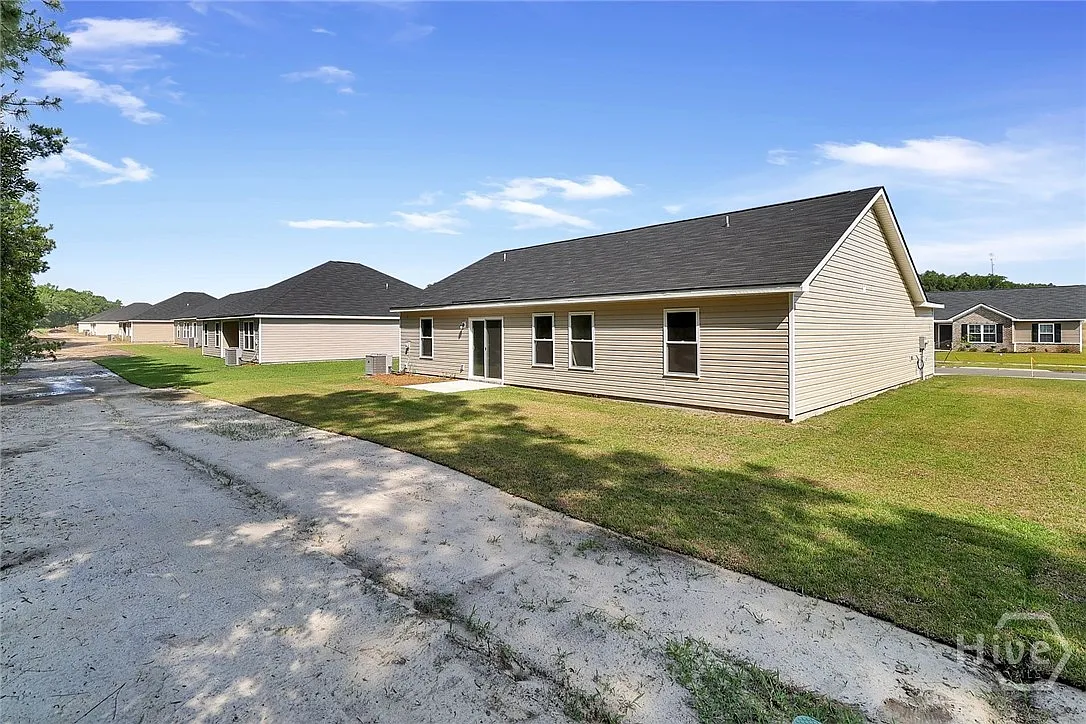 3 bed, 2.0 bath, 1565 sqft, $1,900 — Photo 3