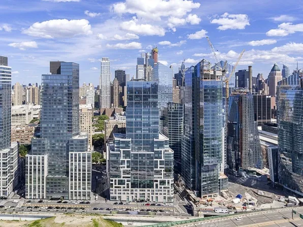 50 Riverside Boulevard image 19 of 20