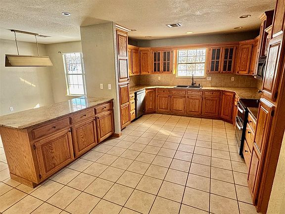 3rd image of 224 S Hoppy Rd