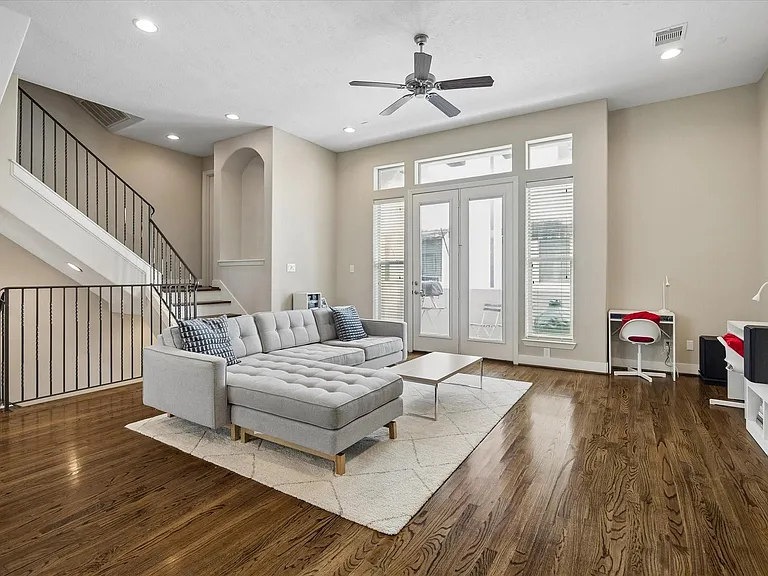 4220 Dickson St — Photo 5