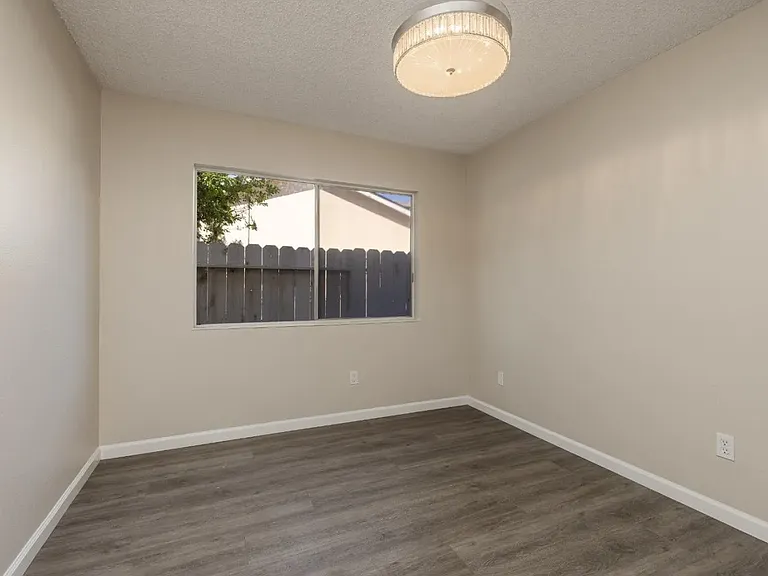 1610 Bondy Ln — Photo 6
