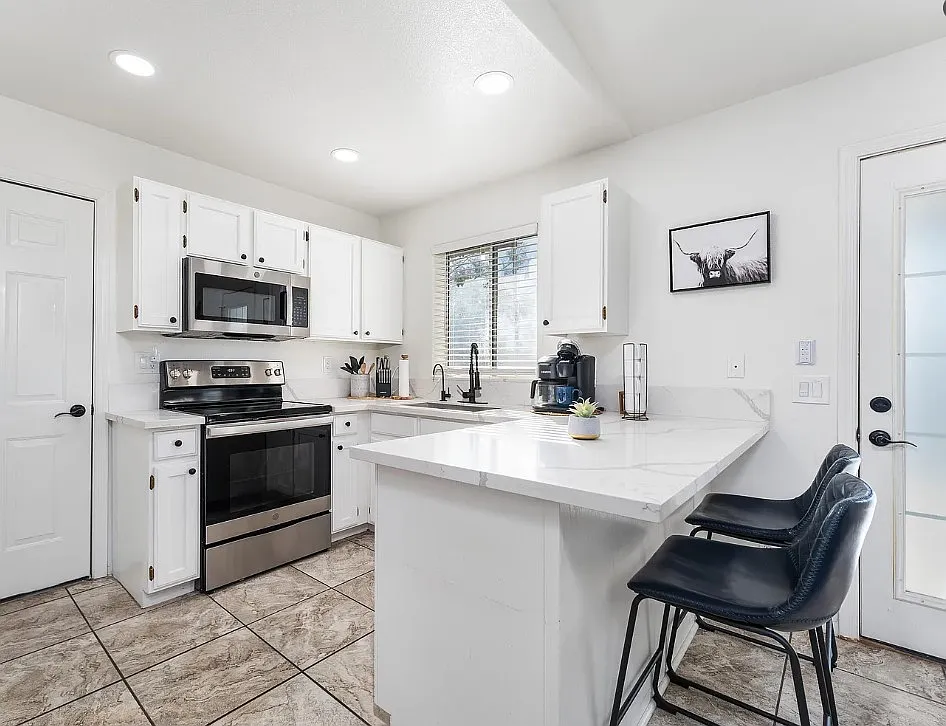 2 bed, 1018 sqft, $1,850 — Photo 4