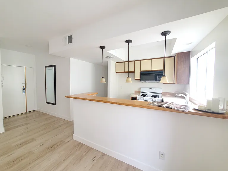 1546 Amherst Ave #302 — Photo 8