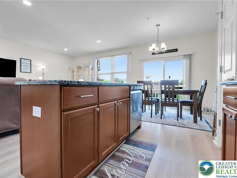 991 King Way — Photo 20