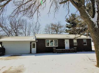 1878 Honey Creek Rd, Manchester, IA 52057
