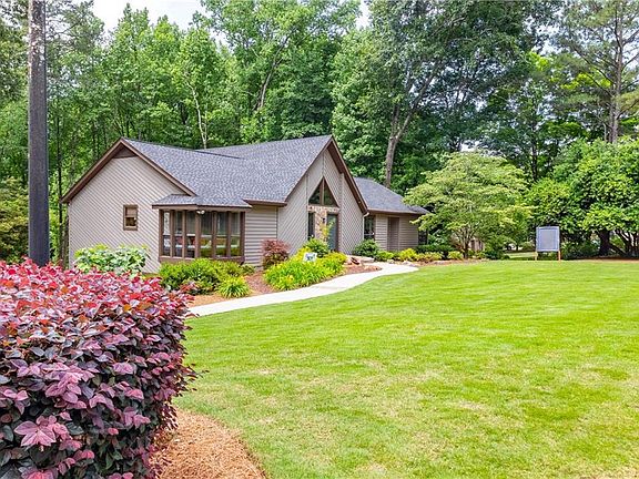 3rd image of 2525 Chimney Springs Dr